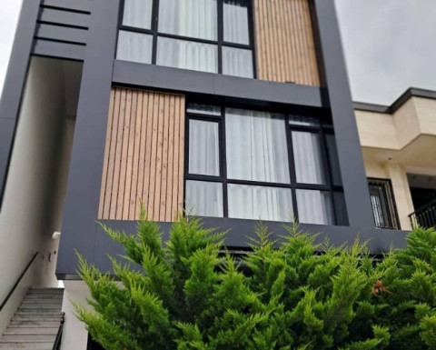 ویلای تریپلکس فول مبله استخر چهارفصل سرخرود